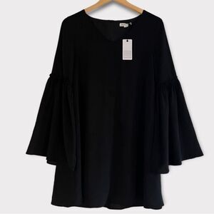 NEW Love Riche Shift Dress with Bell
Sleeves Size Small
